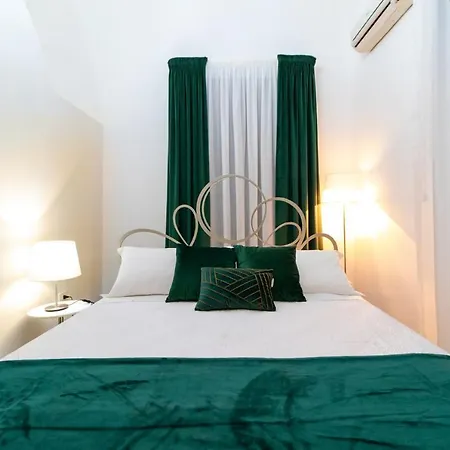 فندق مبيت وإفطار Pupi E Pupari 4*